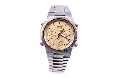 Lot 304 - Seiko Sports 100: a steel cased quartz chronograph