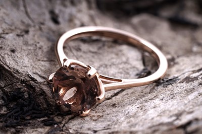 Lot 215 - A contemporary morganite single-stone ring
