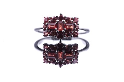 Lot 216 - A contemporary orange sapphire ring