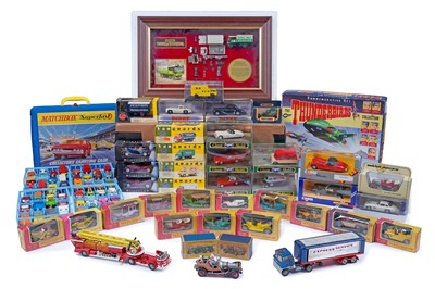 Lot 568 - A collection of boxed modern diecast vehicles; and other items