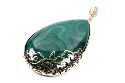 Lot 55 - Contemporary gold necklaces and a Gemporia malachite pendant