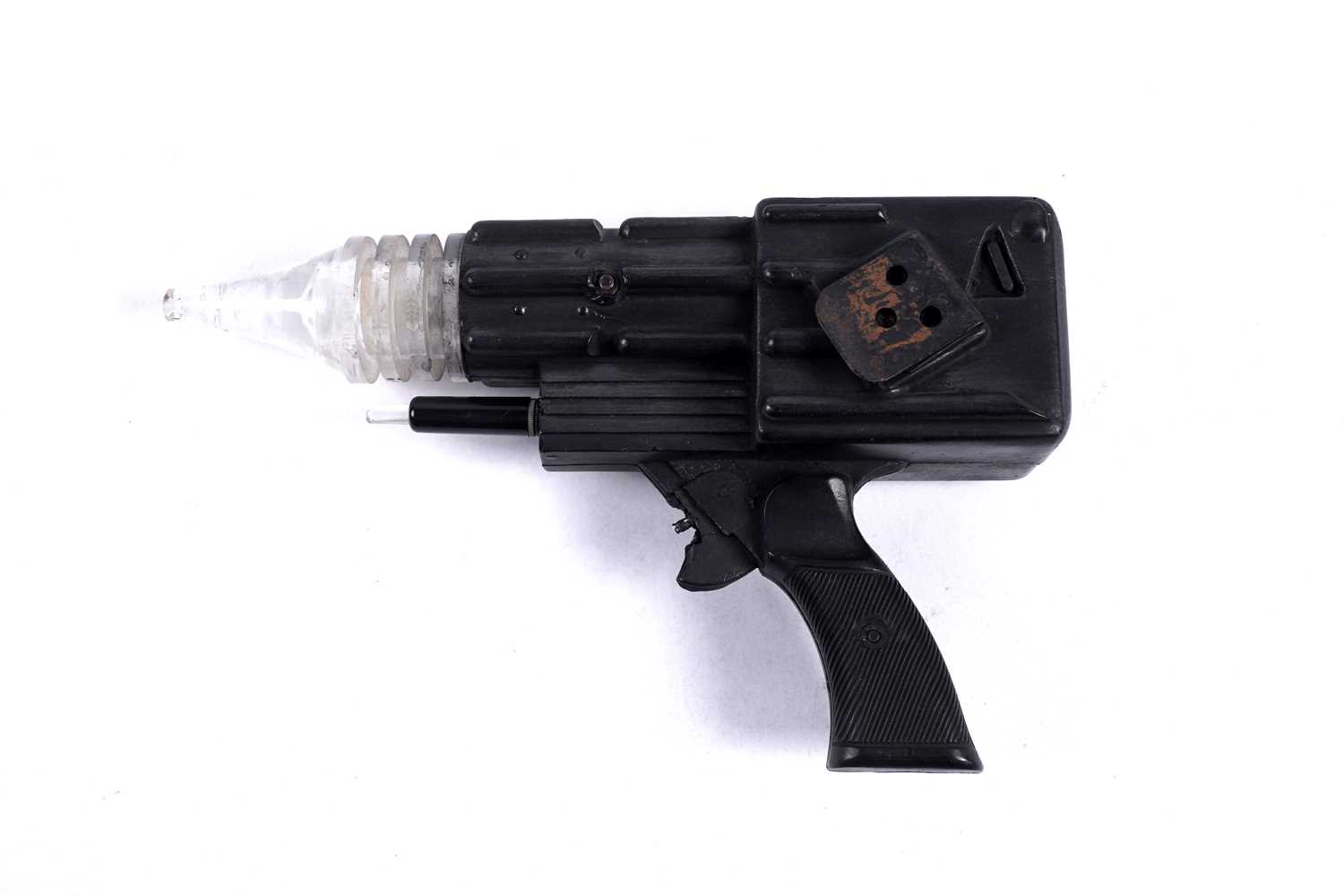 Lot 274 - A Doctor Who prop futuristic handgun