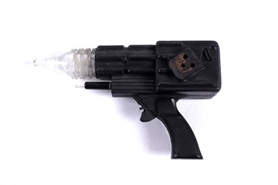 Lot A Doctor Who prop futuristic handgun