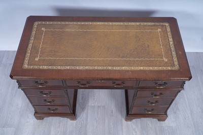 Lot 11 - A Georgian-style mahogany pedestal desk