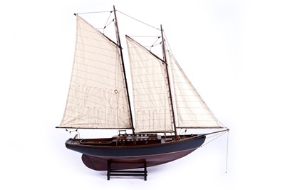 Lot 509 - A 20th Century pond yacht model
