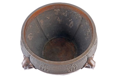 Lot 364 - A large Japanese bronze jardiniere