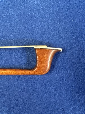 Lot 45 - A French violin bow 'Simoutre'