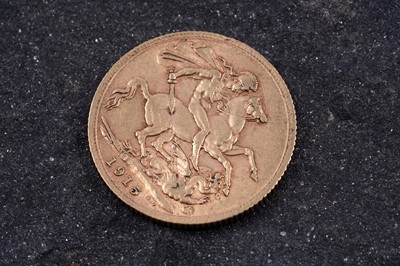 Lot 64 - George V gold sovereign