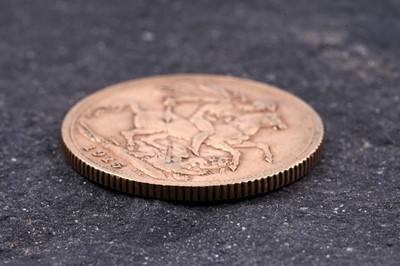 Lot 64 - George V gold sovereign