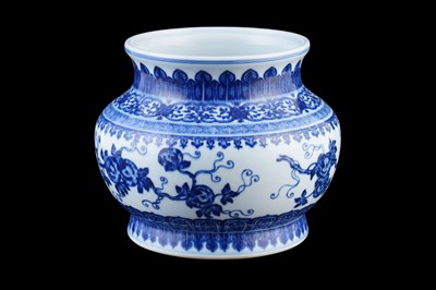 Lot 317 - A Ming-style jar