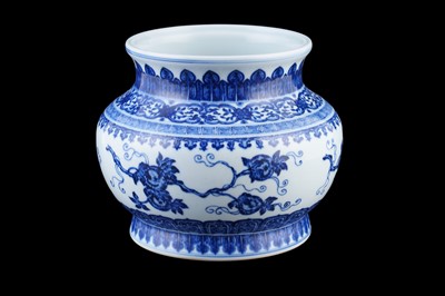 Lot 317 - A Ming-style jar