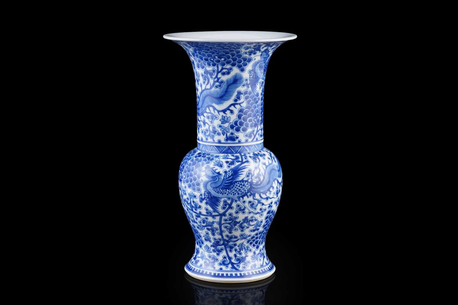 Lot 318 - A Chinese Yen Yen vase