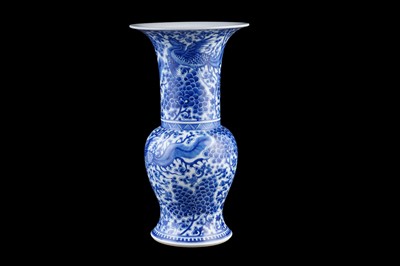 Lot 318 - A Chinese Yen Yen vase