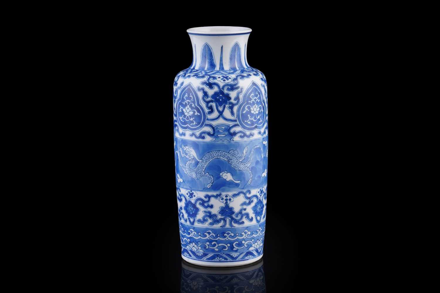 Lot 322 - A Chinese blue and white sleeve vase
