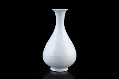 Lot 335 - A Chinese Yuan-style vase