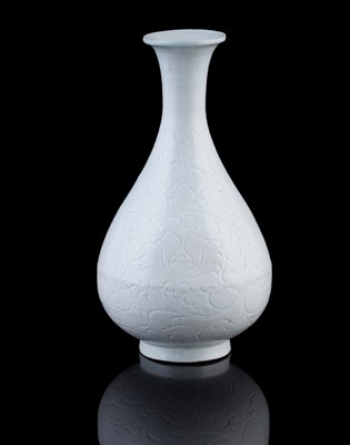 Lot 335 - A Chinese Yuan-style vase