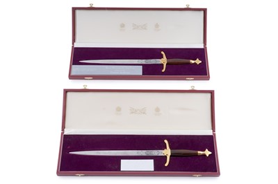 Lot 496 - A pair of Wilkinson Sword presentation knives