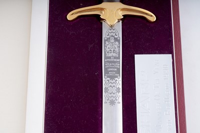 Lot 496 - A pair of Wilkinson Sword presentation knives