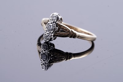 Lot 239 - An early 20th Century three stone diamond ring | circa 1920s