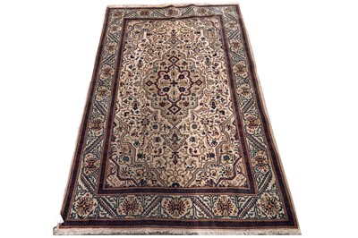 Lot 538 - A hand-knotted Persian Kashan rug