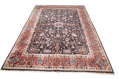 Lot 553 - An early 20th Century hand-knotted Farahan carpet