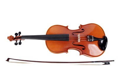 Lot 52 - A Roderich Paesold viola and bow