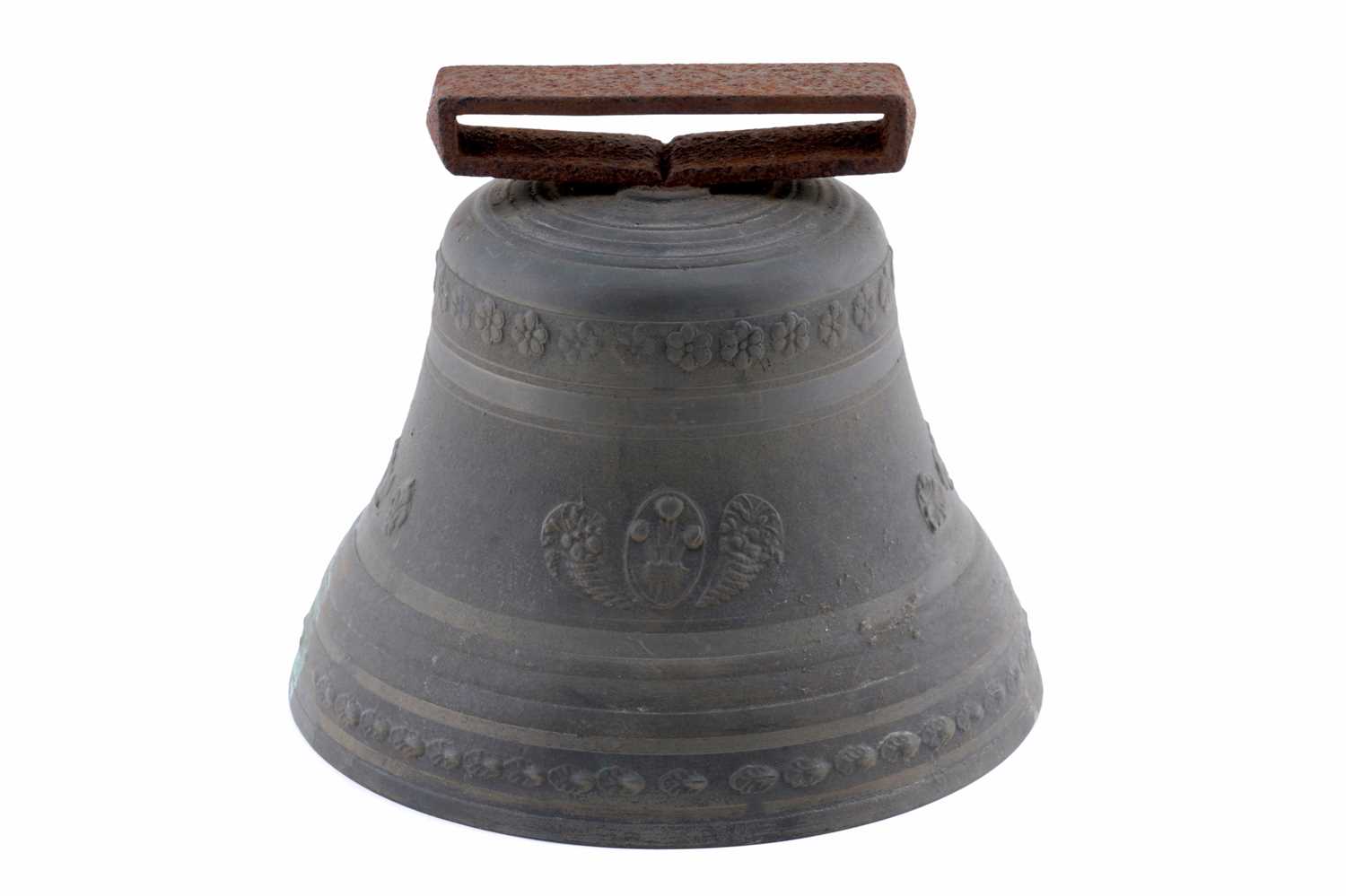 Lot 468 - A cast bronze bell
