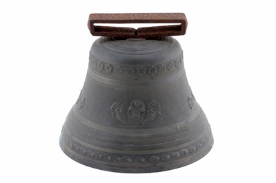 Lot 468 - A cast bronze bell