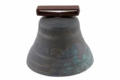 Lot 468 - A cast bronze bell
