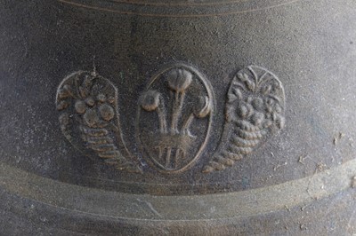 Lot 468 - A cast bronze bell