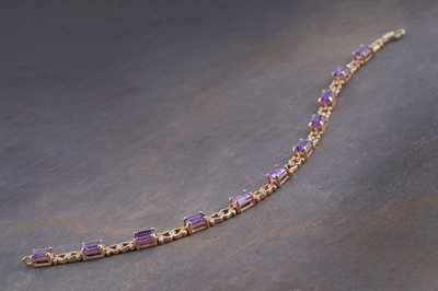 Lot 184 - An amethyst bracelet