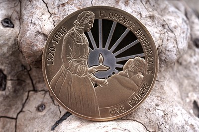 Lot 75 - Westminster Queen Elizabeth II 22ct gold 100 Year Anniversary of Florence Nightingale Proof Crown