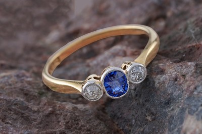 Lot 261 - An early 20th Century sapphire and diamond three-stone ring