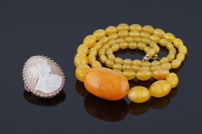 Lot 235 - An early 20th Century cameo brooch depicting Greek goddess Flora; and an amber style necklace