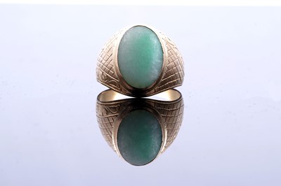 Lot 266 - An Eastern jade cabochon ring