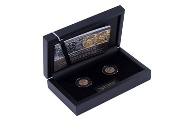 Lot 174 - Hattons of London George V gold The World War One First & Last sovereign set