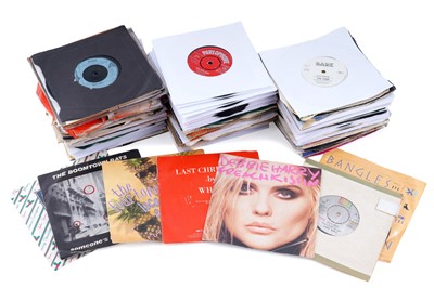 Lot 571 - A collection of 45rpm singles