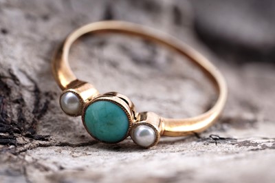 Lot 268 - An Edwardian turquoise and seed pearl ring