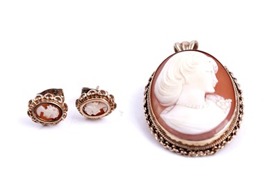 Lot 245 - Modern cameo jewellery