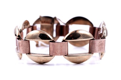 Lot 279 - A 20th Century Modernist 9ct gold bracelet