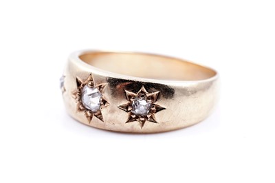Lot 198 - A Victorian three stone diamond ring