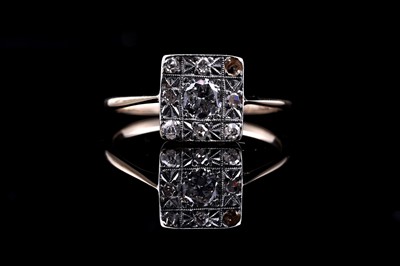 Lot 200 - An Edwardian diamond plaque ring