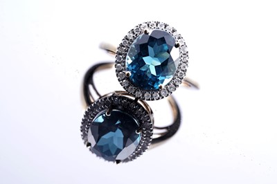 Lot 152 - A contemporary London blue topaz and diamond ring