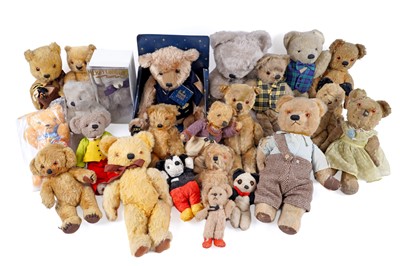 Lot 538 - A large collection of mid-20th Century and later teddy bears