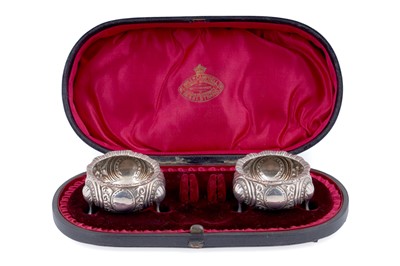 Lot 203 - A cased pair of Victorian silver salts