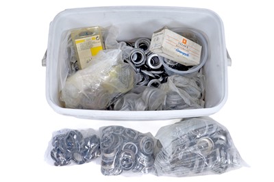 Lot 620 - Bicycle headsets