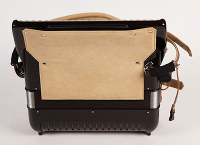 Lot 3 - A Beltuna Prestige IV piano accordion