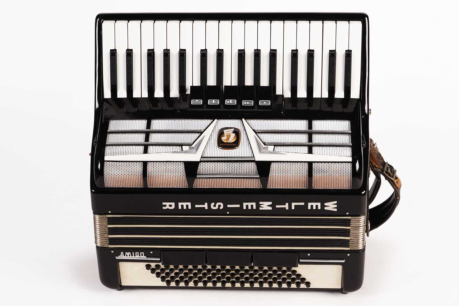 Lot 5 - A Weltmeister Amigo 80 bass accordion