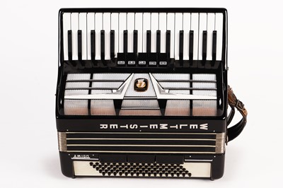 Lot 5 - A Weltmeister Amigo 80 bass accordion