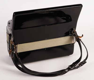 Lot 5 - A Weltmeister Amigo 80 bass accordion